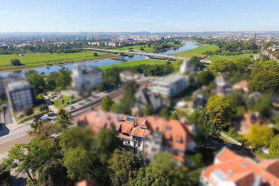 Blick Immobilie und Elbe Blick Immobilie und Elbe