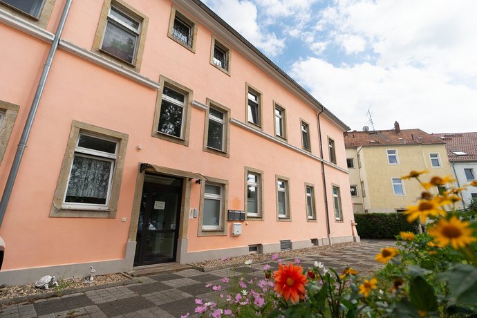 Rückansicht mit hauseingang Rückansicht mit hauseingang