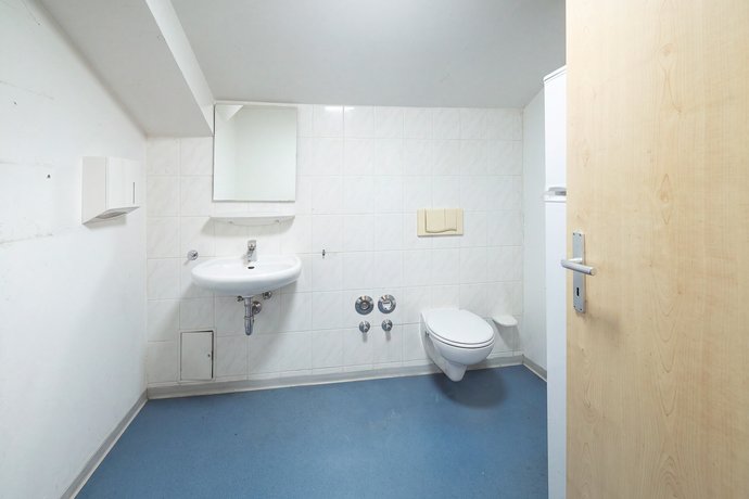 WC WC