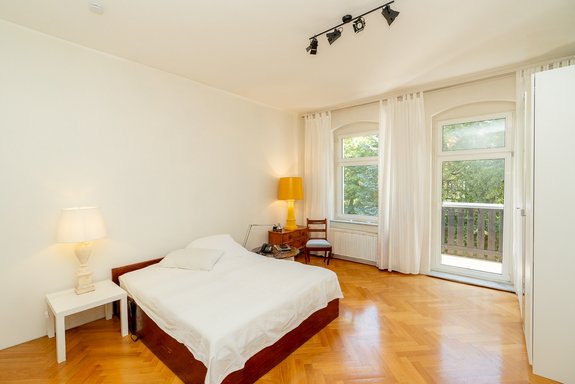Schlafzimmer OG mit Bad en suite Schlafzimmer OG mit Bad en suite
