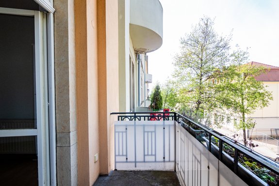 Balkon Straße Bild 1