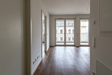 Flur mit Blick zum Balkon Flur mit Blick zum Balkon