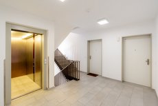 Hausflur mit Aufzug