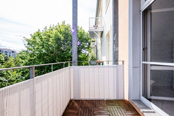 Balkon Innenhof Bild 2
