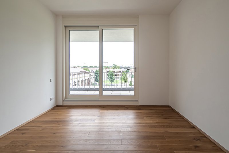 Schlafzimmer mit Zugang zum Balkon