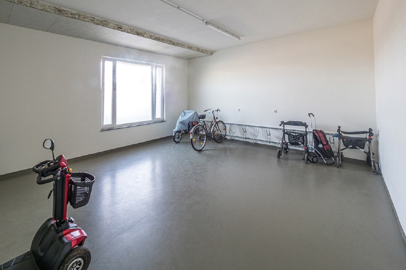 Abstellraum für Rollstühle und Fahrräder